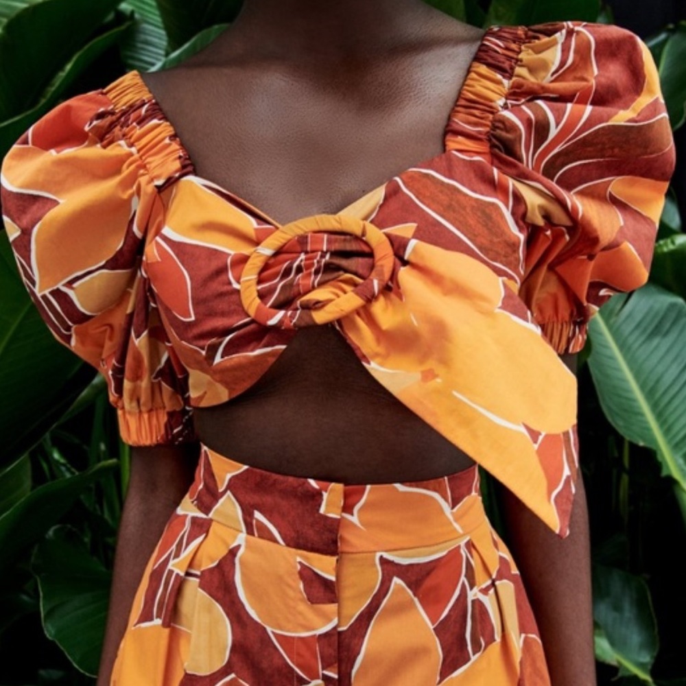 Short puff sleeve floral crop top with front buckle top with elastic back detail